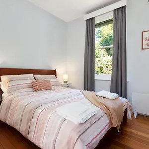  Holiday home Warwick St Retreat! 3 Bedroom House With Parking